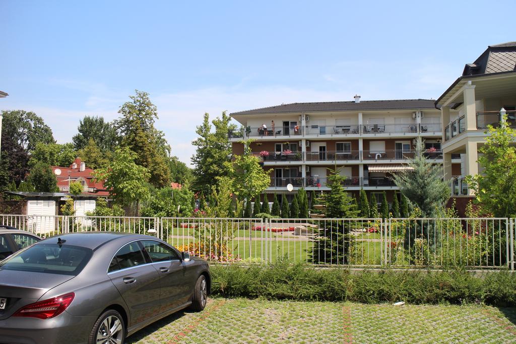Mandarin Wellness Apartman Siófok Exteriör bild